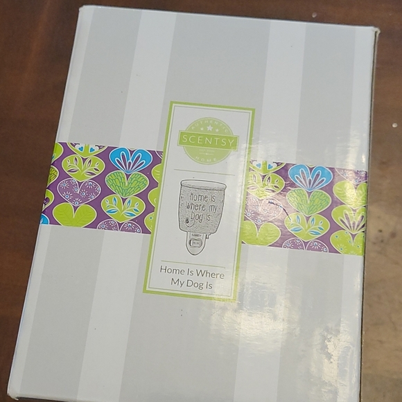 🐶 Scentsy plug in - Picture 2 of 7